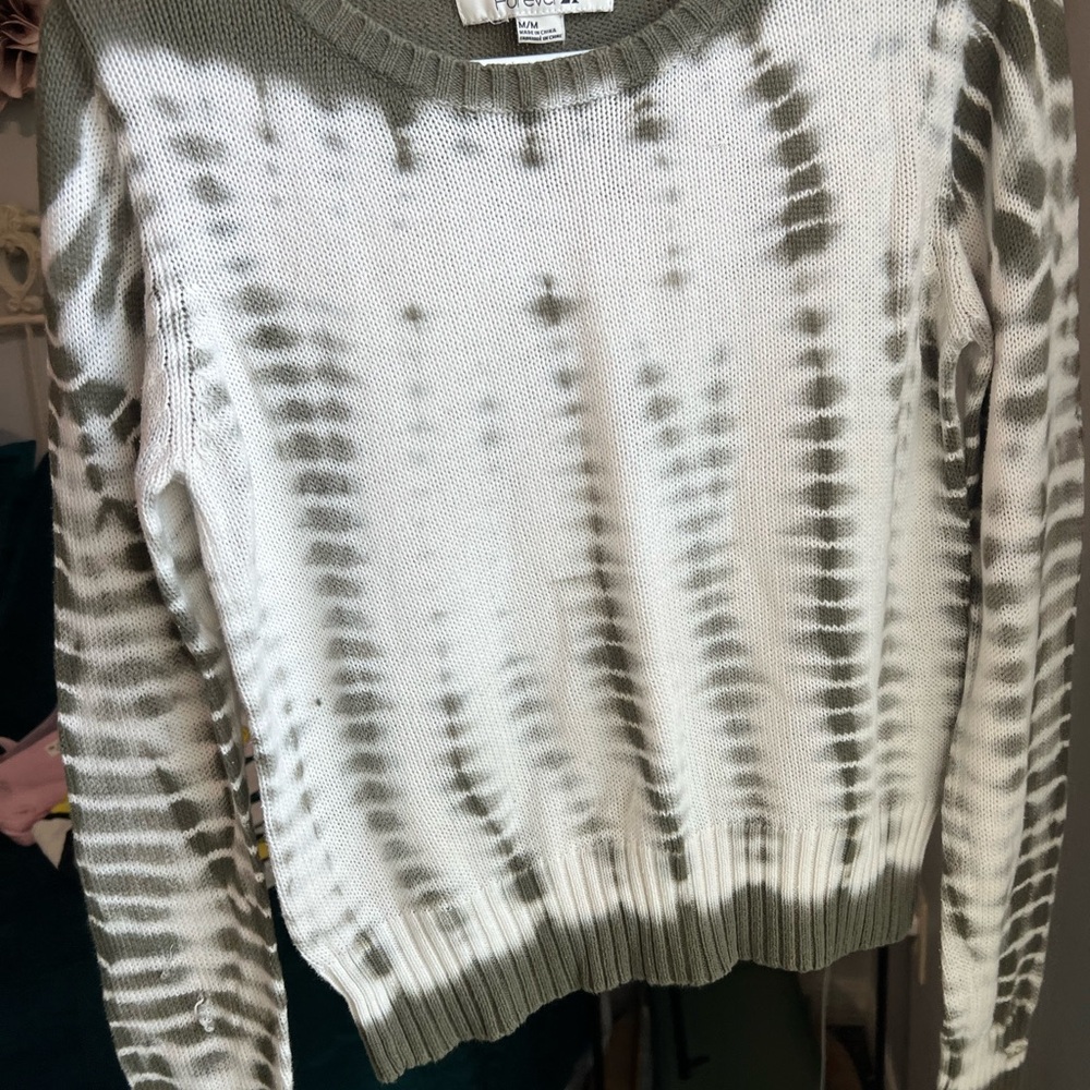 Tie-Dye Sweater in Olive and White